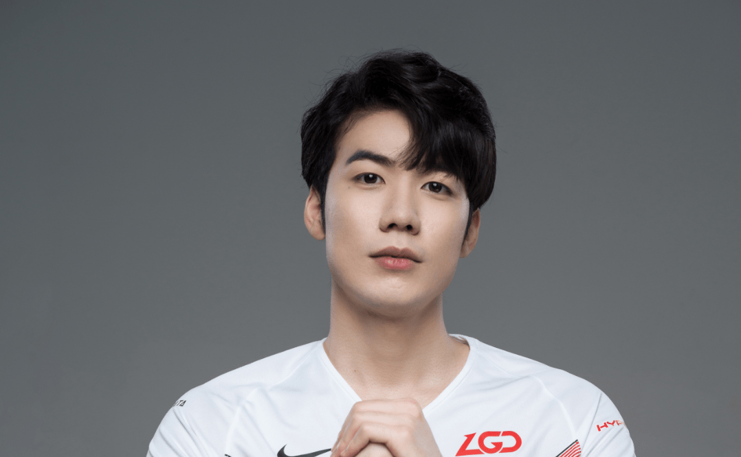 TheShy在切尔西比赛中出色防守，出色发挥引发热议！-九游官网